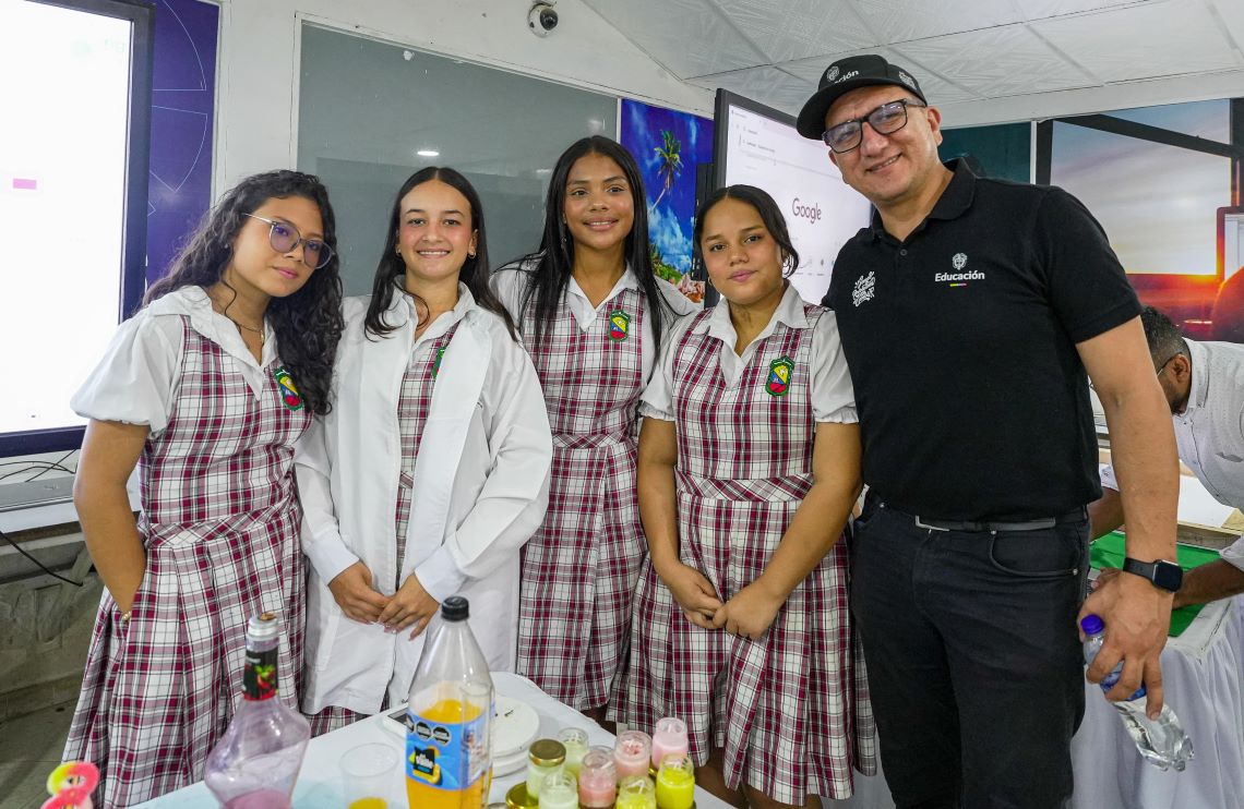Estudiantes del colegios San Miguel Estudiantes del colegios San Miguel