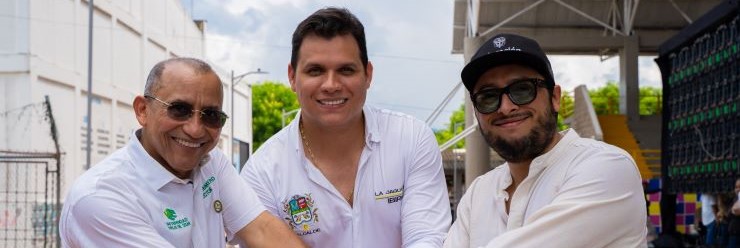 Viceministro de Educación, Ricardo Moreno, junto a docentes de la zona Viceministro de Educación, Ricardo Moreno, junto a docentes de la zona