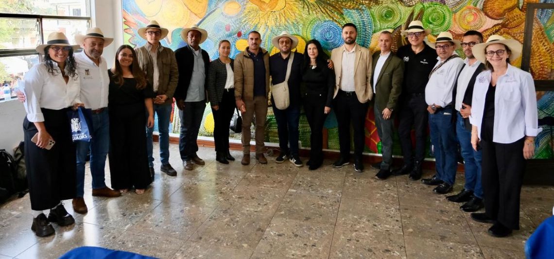 Viceministro de Educación superior Ricardo Moreno junto a Autoridades y Directivos Docentes de Caldas y de Aguadas