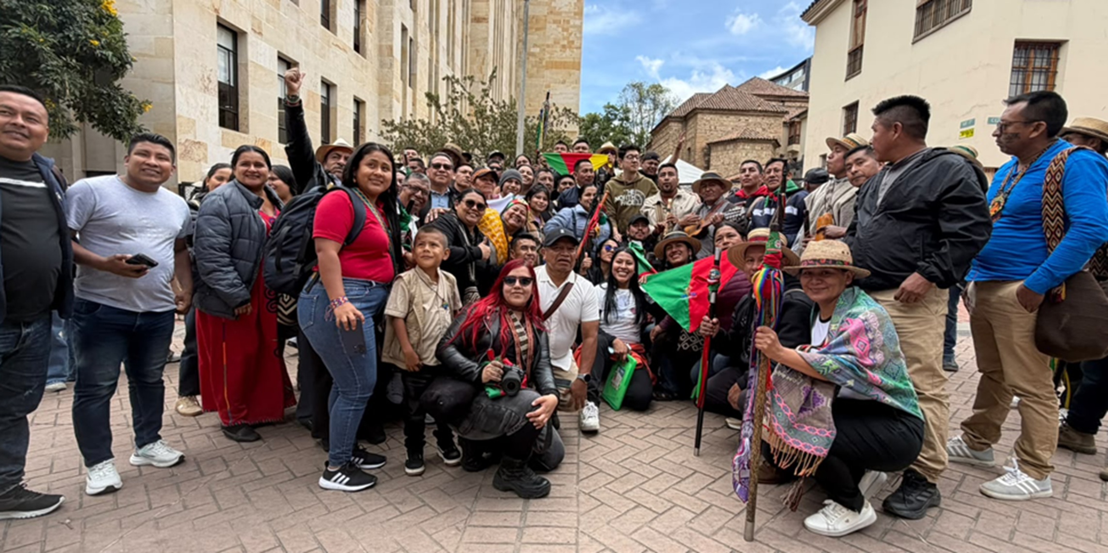 Ministro Daniel Rojas con representantes de los pueblos indígenas