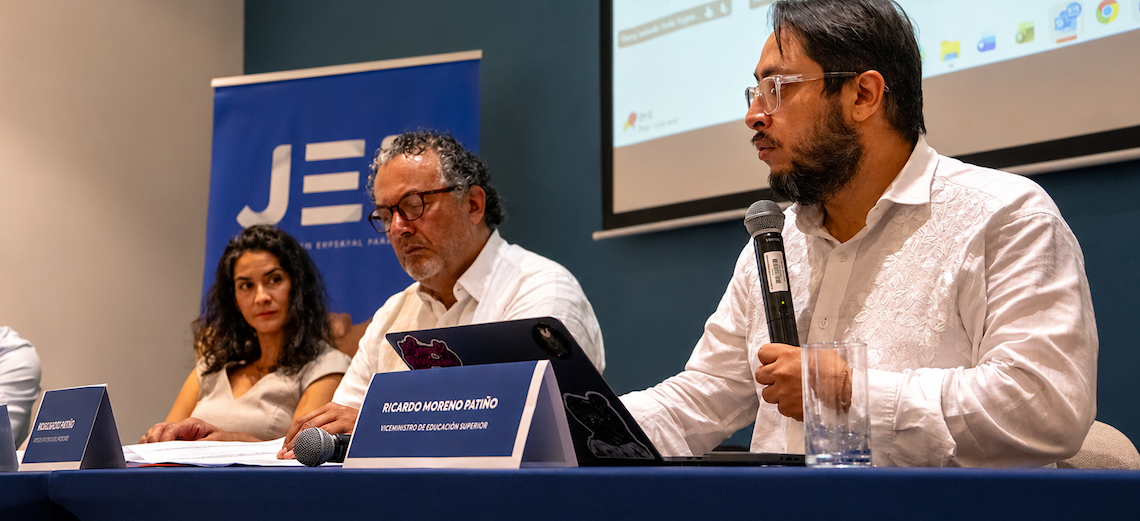 foto viceministro y funcionarios de la jep