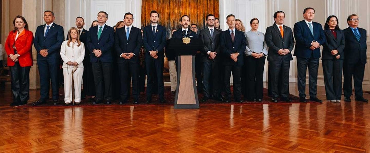 foto de reunion de presidente con ministros foto de reunion de presidente con ministros