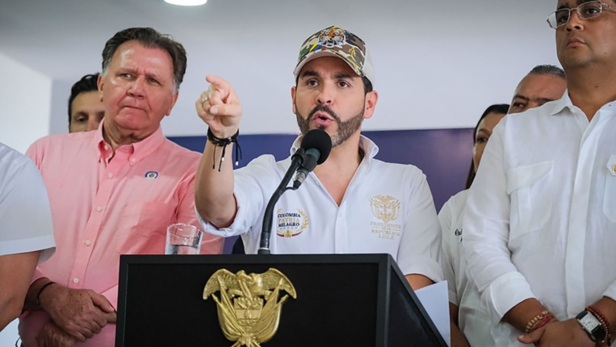 El Presidente Abelardo De La Espriella durante su declaración a medios en Riohacha, La Guajira, al término de la Agenda Territorial realizada este 17 de septiembre de 2026, donde anunció la apertura de una investigación contra la Universidad de La Guajira. El Presidente Abelardo De La Espriella durante su declaración a medios en Riohacha, La Guajira, al término de la Agenda Territorial realizada este 17 de septiembre de 2026, donde anunció la apertura de una investigación contra la Universidad de La Guajira.